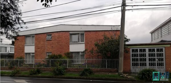 SE VENDE CASALOTE EN EL “TRIANGULO DE ORO” EN EL BARRIO “POLO CLUB” - BOGOTA D.C.
