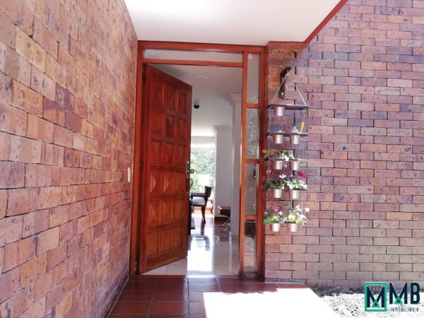 SE VENDE FORMIDABLE Y AMPLIA CASA EN TORRELADERA - Imagen 3