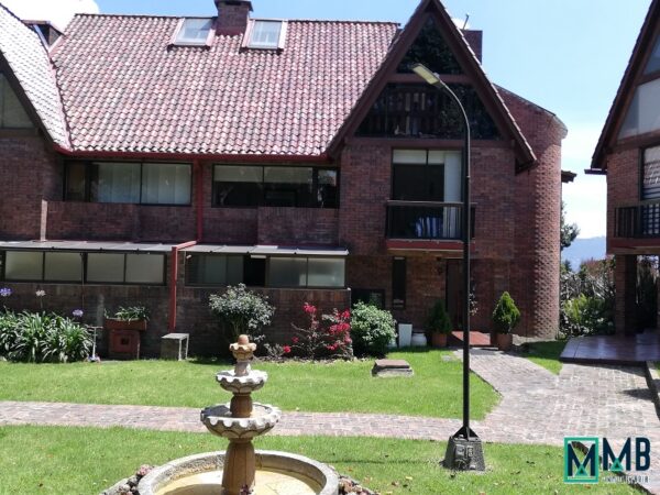 SE VENDE FORMIDABLE Y AMPLIA CASA EN TORRELADERA
