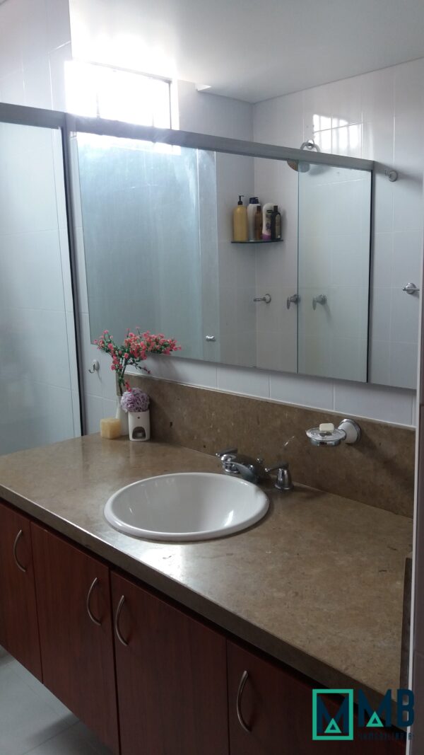 SE ARRIENDA ESTUPENDO APARTAMENTO AMOBLADO DUPLEX C. R. ALTOS DE SAN ANTONIO - Imagen 32