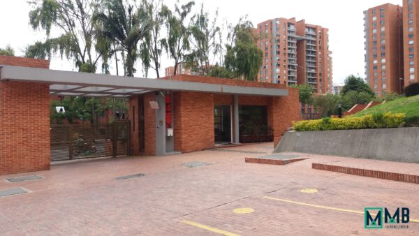 SE ARRIENDA ESTUPENDO APARTAMENTO AMOBLADO DUPLEX C. R. ALTOS DE SAN ANTONIO - Imagen 46