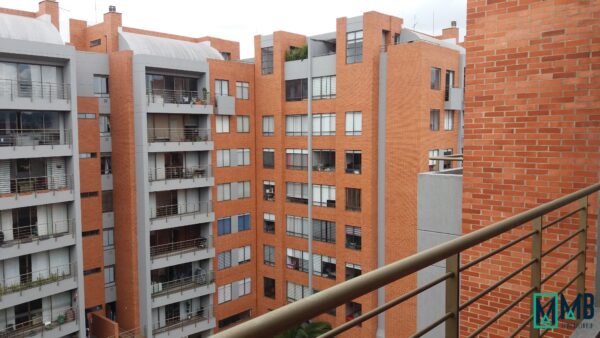 SE ARRIENDA ESTUPENDO APARTAMENTO AMOBLADO DUPLEX C. R. ALTOS DE SAN ANTONIO - Imagen 36