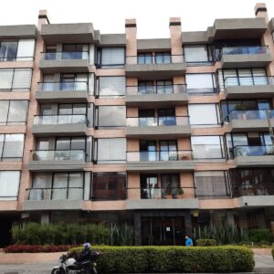 SE ARRIENDA APARTAMENTO CHICO NAVARRA LUXOR 104