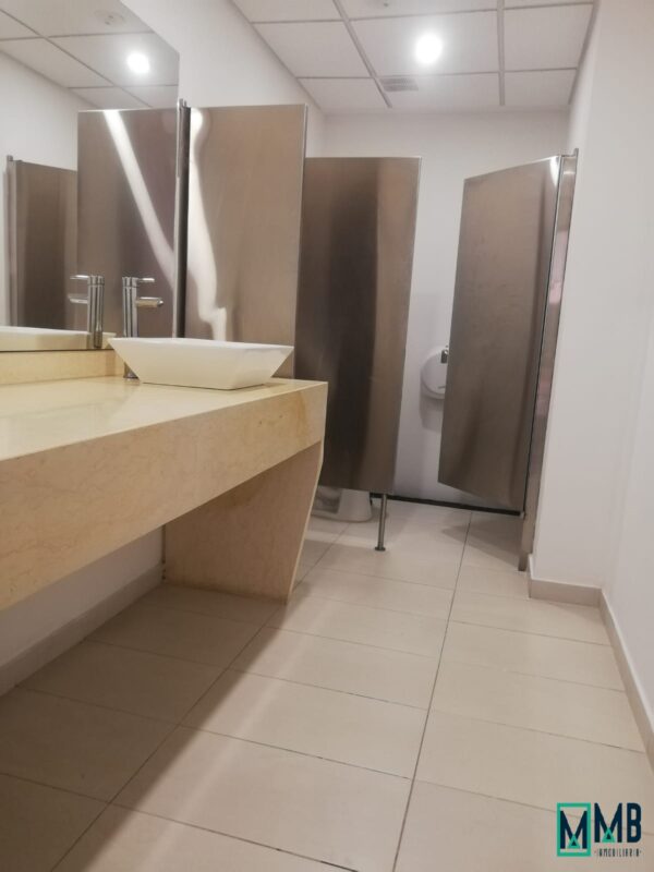 EN VENTA ESPECTACULAR OFICINA AVENIDA CHILE - Imagen 18
