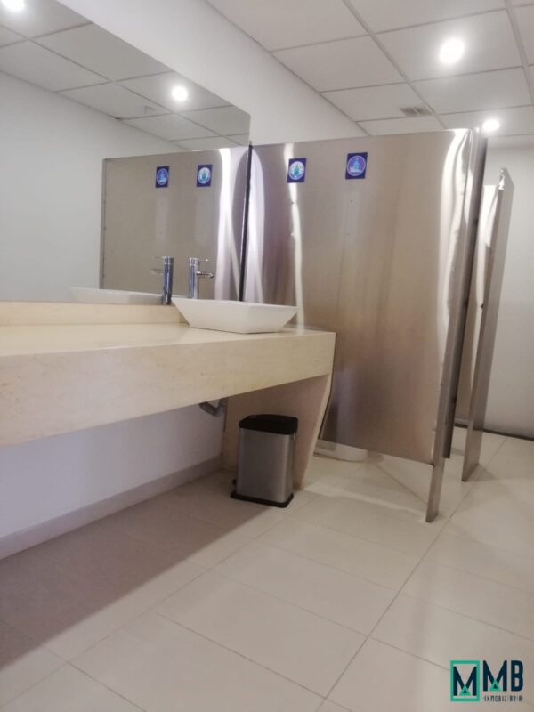 EN VENTA ESPECTACULAR OFICINA AVENIDA CHILE - Imagen 17