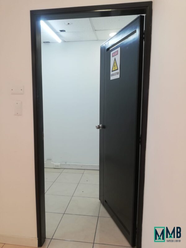 EN VENTA ESPECTACULAR OFICINA AVENIDA CHILE - Imagen 19
