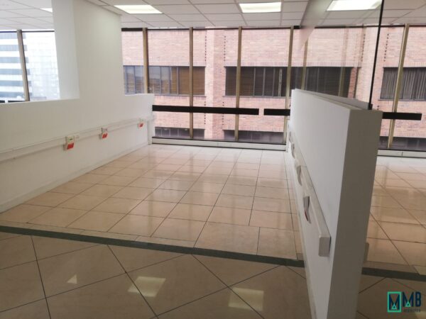 EN VENTA ESPECTACULAR OFICINA AVENIDA CHILE - Imagen 5