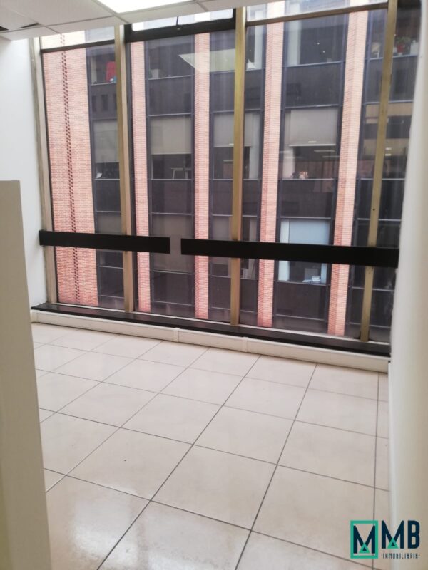 EN VENTA ESPECTACULAR OFICINA AVENIDA CHILE - Imagen 13