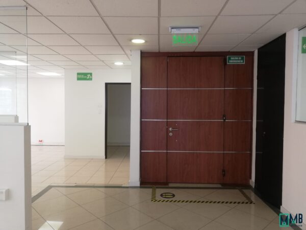 EN VENTA ESPECTACULAR OFICINA AVENIDA CHILE - Imagen 2