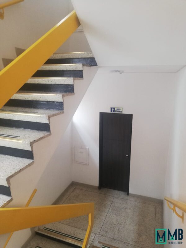 EN VENTA ESPECTACULAR OFICINA AVENIDA CHILE - Imagen 22