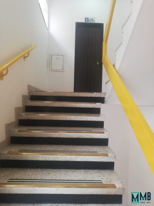EN VENTA ESPECTACULAR OFICINA AVENIDA CHILE - Imagen 23