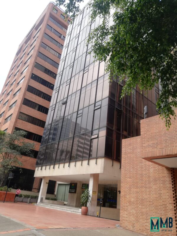 EN VENTA ESPECTACULAR OFICINA AVENIDA CHILE - Imagen 28