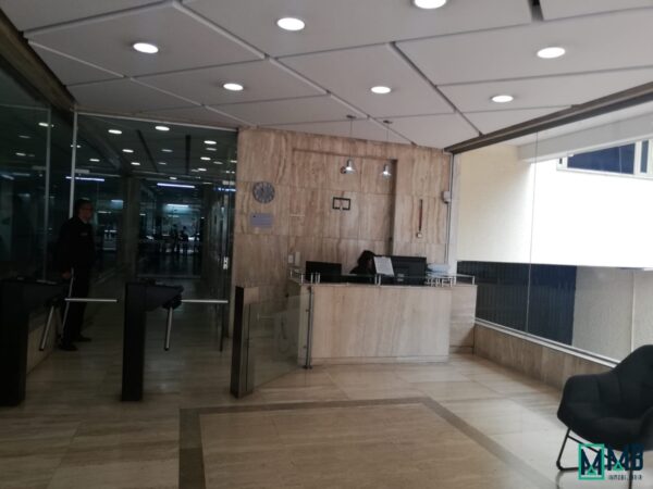 EN VENTA ESPECTACULAR OFICINA AVENIDA CHILE - Imagen 30