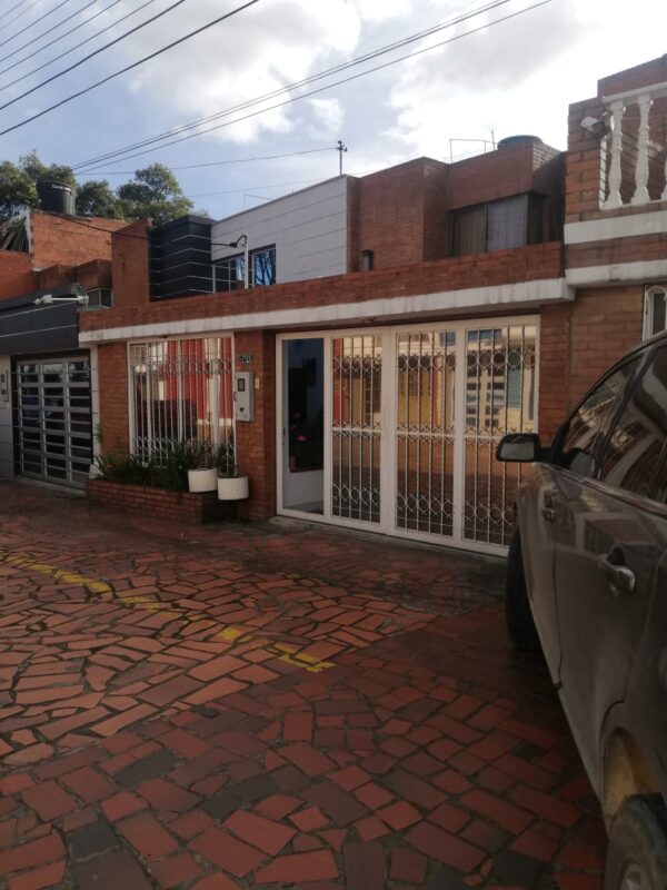 SE VENDE CASA EN CASTILLA – BOGOTA