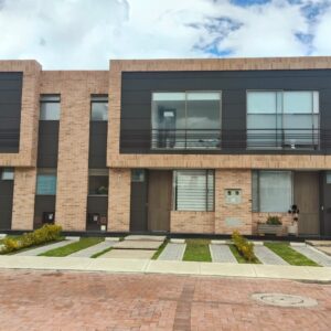 HERMOSA CASA EN VENTA CONDOMINIO CAMPESTRE PIEDRA SANTA – CLUB HOUSE -  CHIA - CUNDINAMARCA