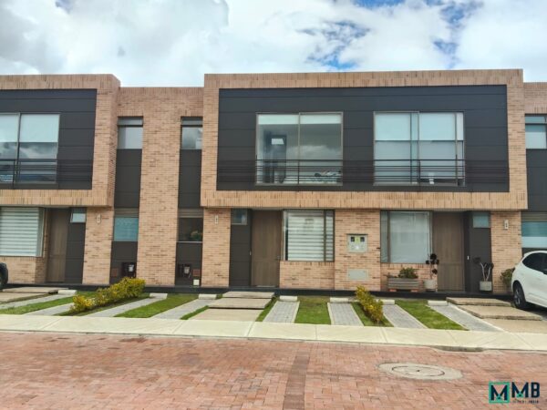 HERMOSA CASA EN VENTA CONDOMINIO CAMPESTRE PIEDRA SANTA – CLUB HOUSE -  CHIA - CUNDINAMARCA