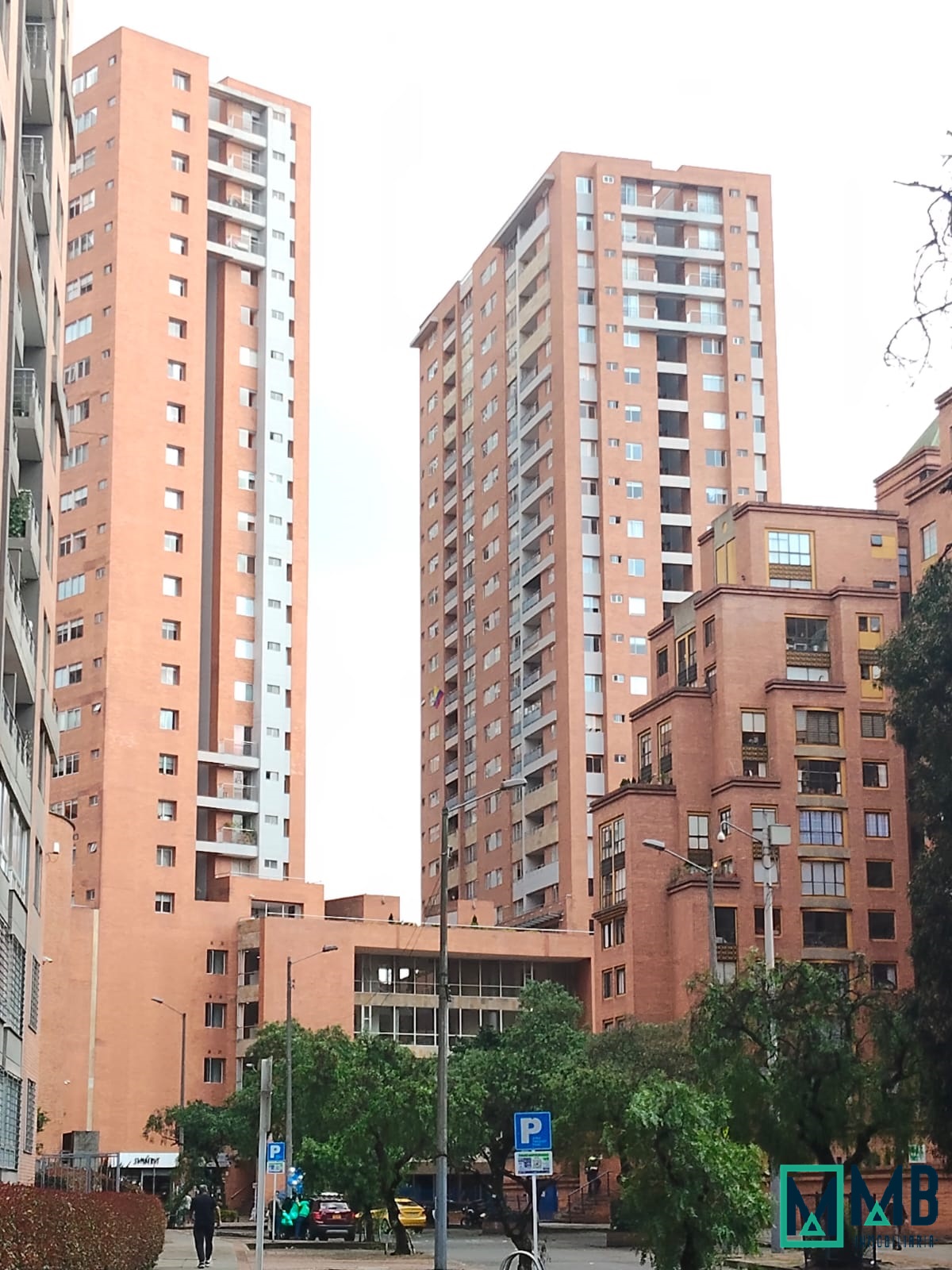 SE ARRIENDA APARTAMENTO AMOBLADO EDIF. PANORAMA CENTRO INTERNACIONAL